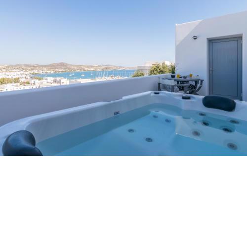 Uncle's Luxury Jacuzzi