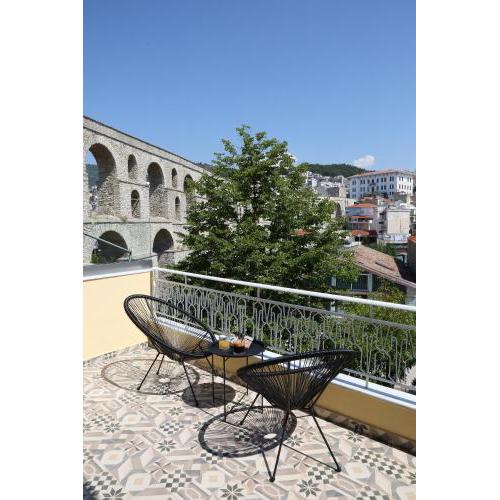 Under the Aqueduct boutique house