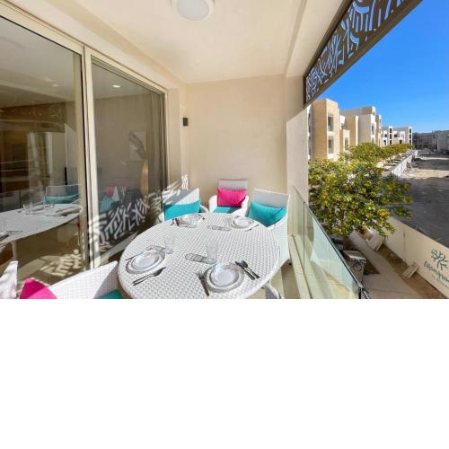 Undisturbed 1BDR w Outdoor Back View Terrace Free Pool & Beach Access