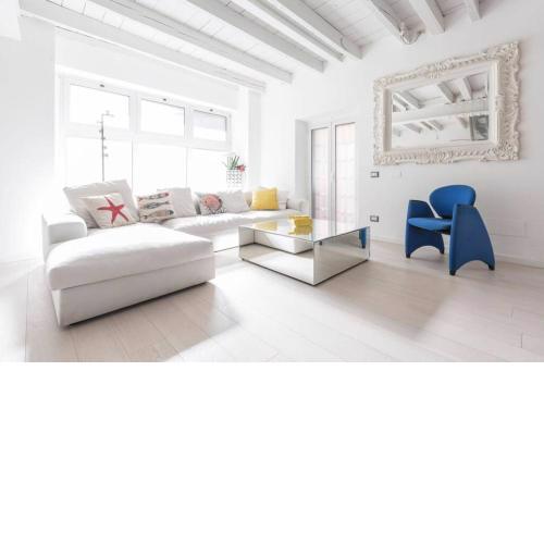 Unique 4 Storey House on Naviglio 4Bd, 4Bt
