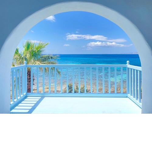 Unique Beachfront Cycladic Villa @ Agios Prokopios
