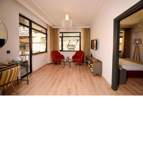 Unique Flat with Balcony near Hadrian's Gate