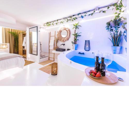 Unique Hot Tub - Jacuzzi City Center - Couple's Getaway