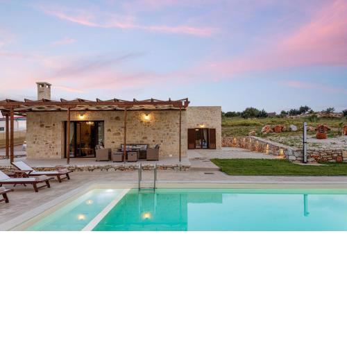 Unique Stonebuilt rural Retreat with private pool!