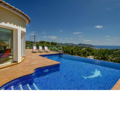 Unique villa in Moraira with infinity pool