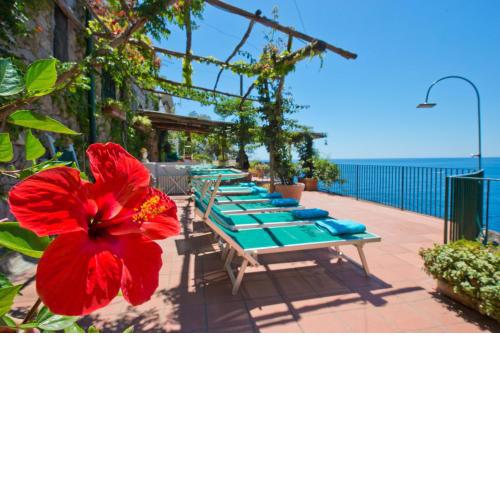 Unique, waterfront Villa la Madonnina for 6, waterfront, pool, parking