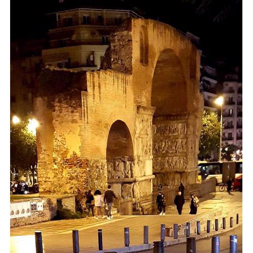 UNIVERSITY OPPOSITE APPARTEMENT IN THESSALONIKI