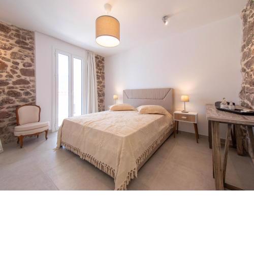 Up the stairs renovated apartment with sea view