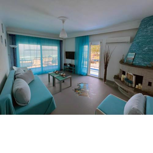Upper Deck Apt.