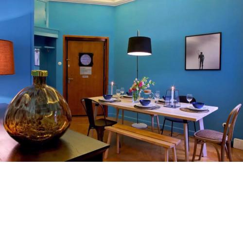 Upscale Renovated Downtown Aristocratic Studio