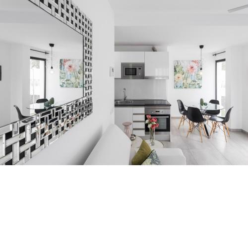 Urban Chill House with Terrace, BBQ & Wifi in the centre by Holidays Home