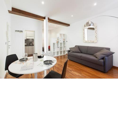 Urbana Lodge, Monti