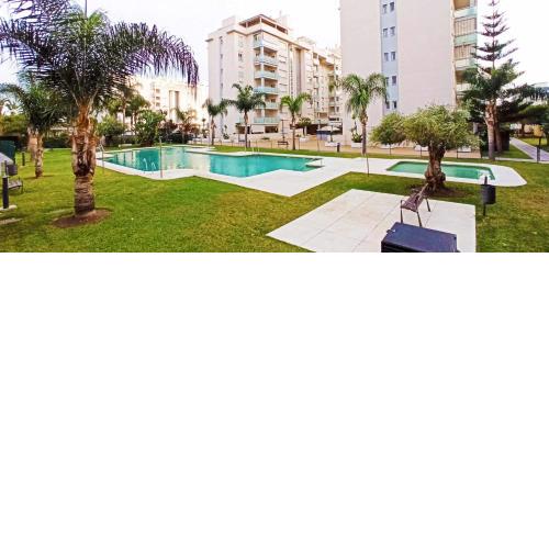 Urbanización con Piscina y Parking en la Playa