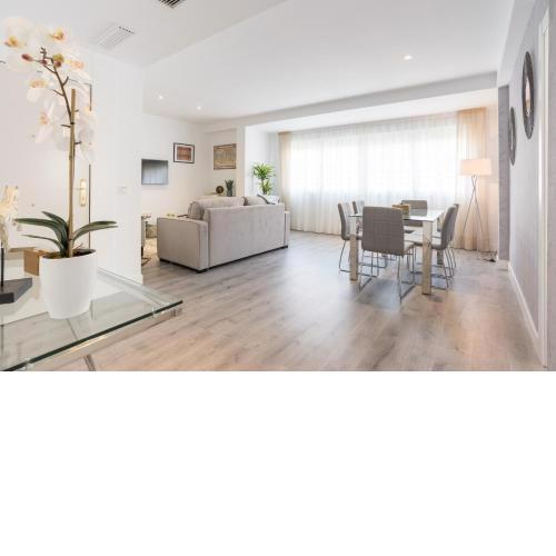Urbe10 Blasco de Garay 4 Bedroom Apartment