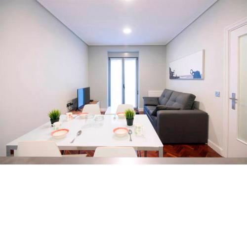 Usandizaga II by Basque Homes