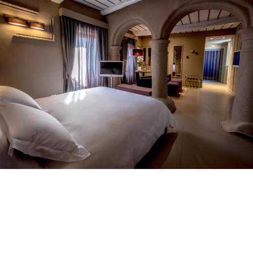 Uve Rooms & Wine Bar