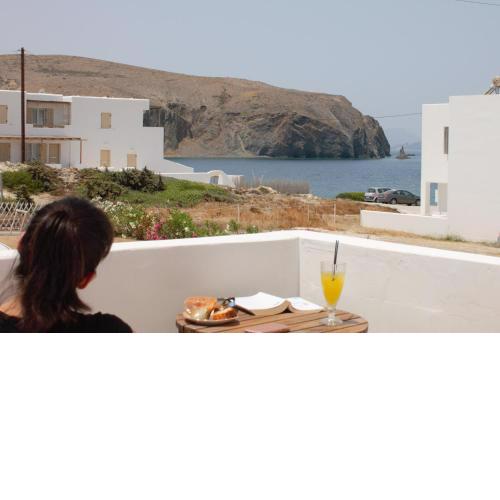 V-rooms in Milos Cyclades