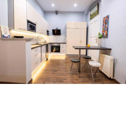 V6 Apartment by Small Home Budapest