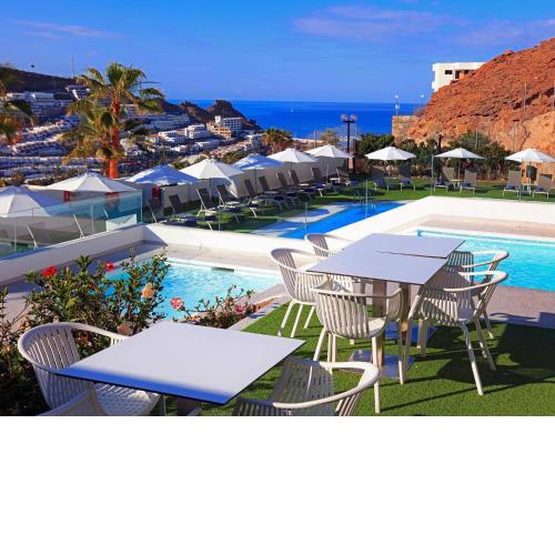 Vacation resort apartment with pool in Puerto Rico
