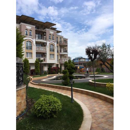 Vase apartments with pool