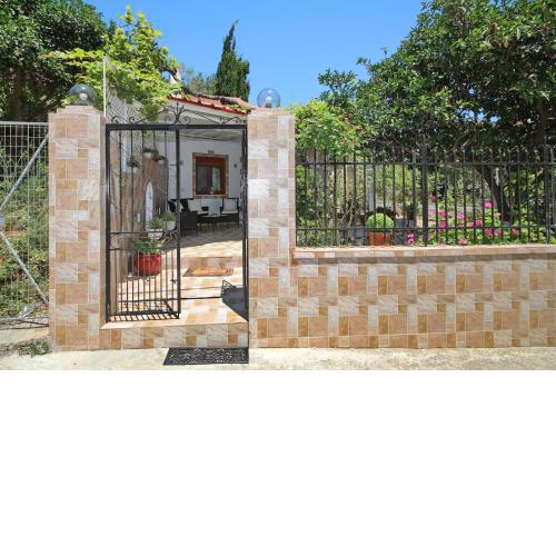Vasia's Small Villa