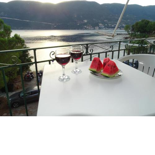 VASILIKI ROYAL STOUDIOS