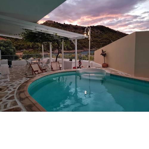 Vassilis Retreat