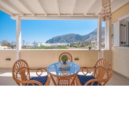 Veldi Art - Kamari Beach Apartment