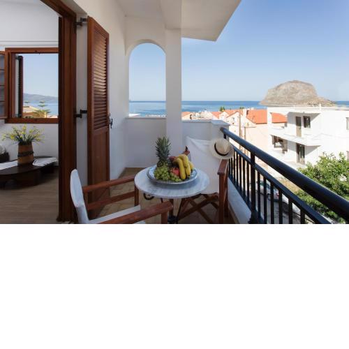 Venetia Apartments