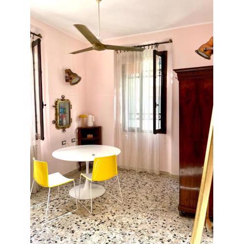 Venetian pink apartment in Dorsoduro