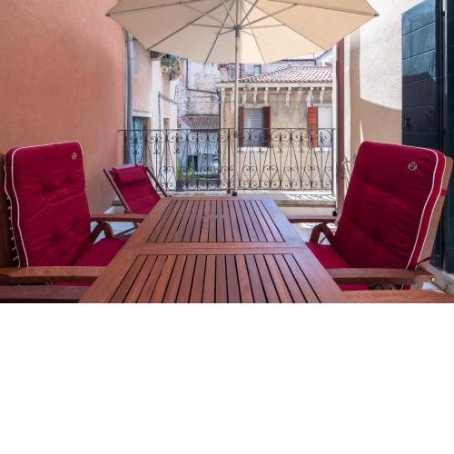 Ve.N.I.Ce Cera Remer Suite