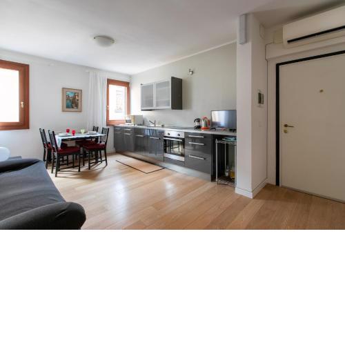 Venice Lance with Lift, 2 minutes walk from the train station