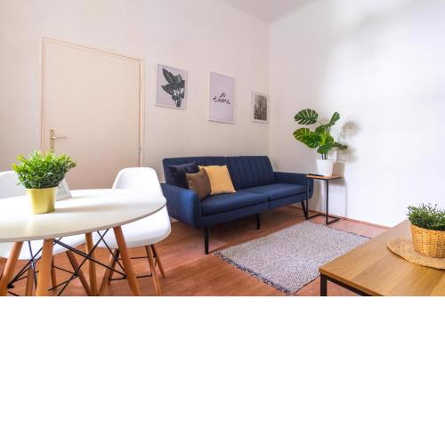 VERY Central 1-BR APT with patio