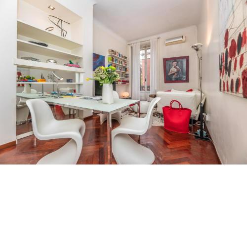 Very central in Cadorna station area! Excellent if you arrive from Malpensa Airport