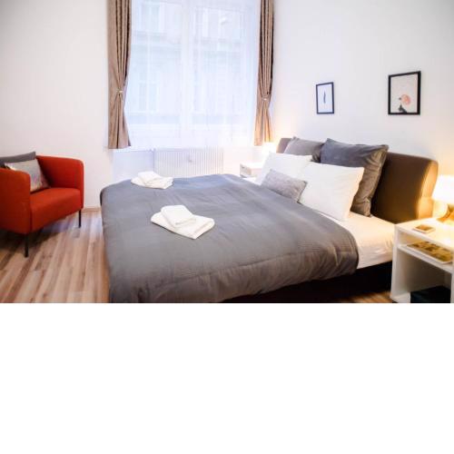 Very central spacious AC apartment