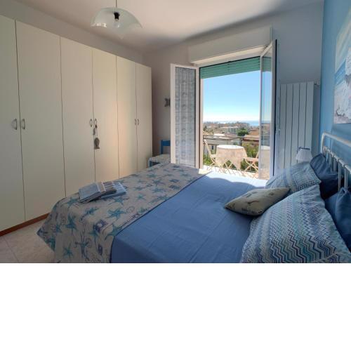 Very cosy house with fabulous sea view!