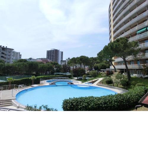 Very nice studio on the first floor with swimming pool and sea view