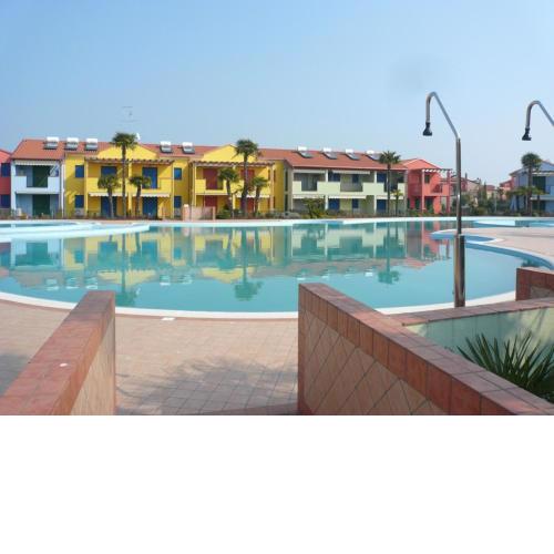 Very nice studio with private garden and swimming pool