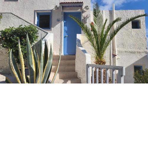 Very Spacious and Well Equipped Room near the Sea