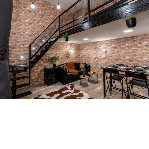 Very stylish and central AC apartment