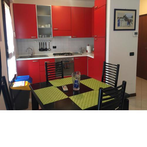 Via Acquedotto n. 66, Condominio "Le Piramidi"