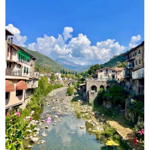 Via Liberale Sleeps 8 Isolabona Italy
