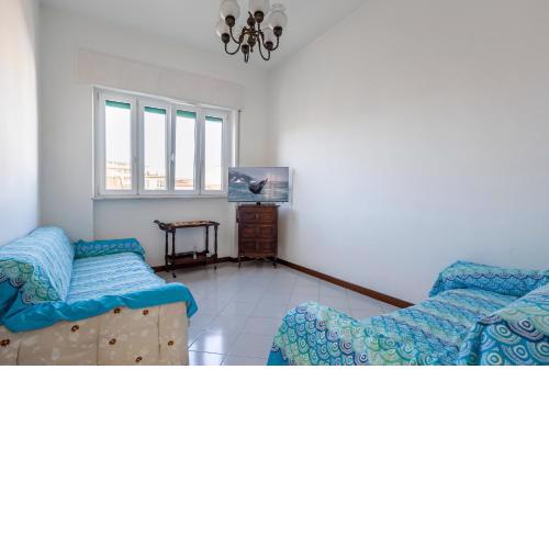 Viareggio Roomy Apartment with Balconies