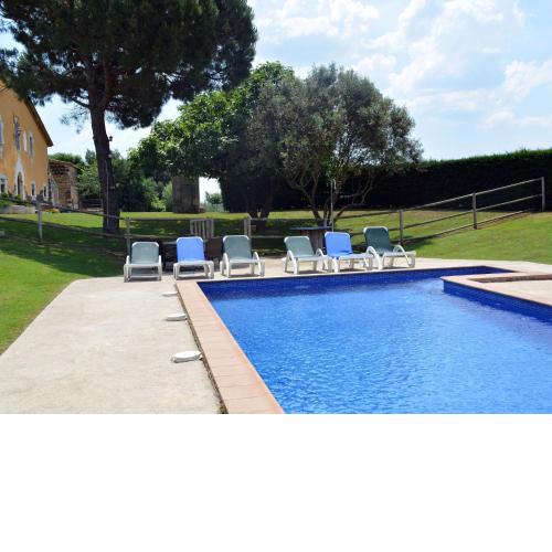 Vibranr Holiday Home in Aiguaviva with Swimming Pool