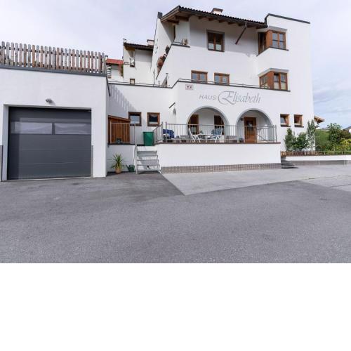 Vibrant Apartment near Ski Area in Fiss