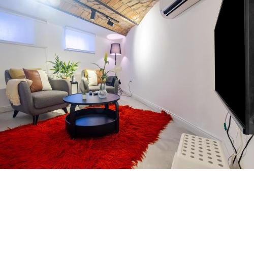 Vibrant Flat 5 Minutes Walk to Istiklal in Beyoglu