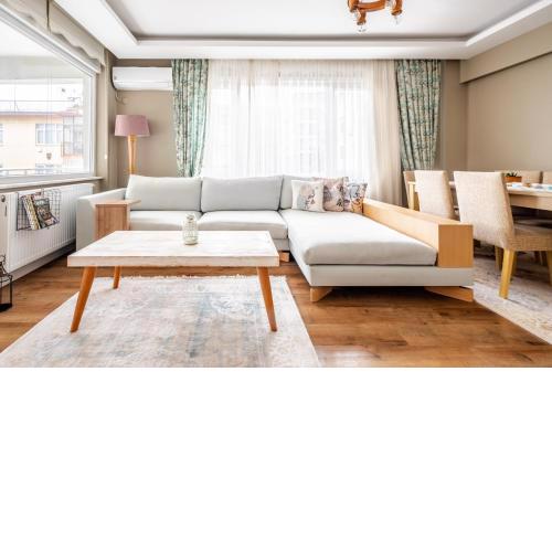 Vibrant Flat with Balcony in Maltepe