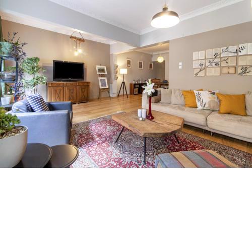 Vibrant Flat with Balcony in Sisli