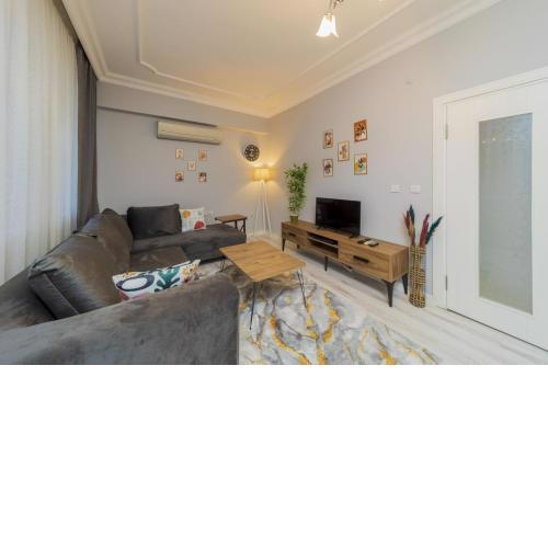 Vibrant Flat with Lovely Balcony in Muratpasa