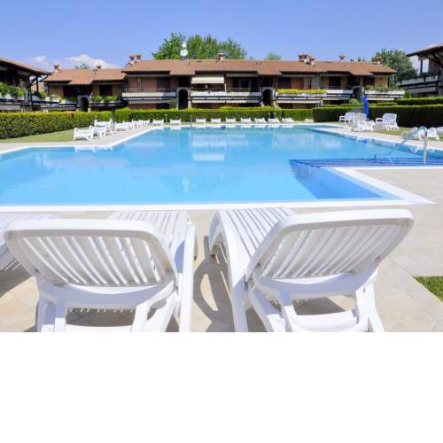 Vibrant Holiday Home in Lazise with Swimming Pool near 2 Lakes